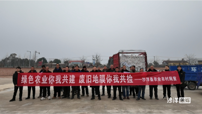 地膜发放暖民心 促进生产保增收