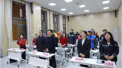 致敬劳动模范 情暖一线职工