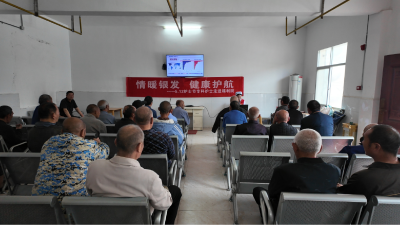 专科护理进福利院 情暖银发送健康