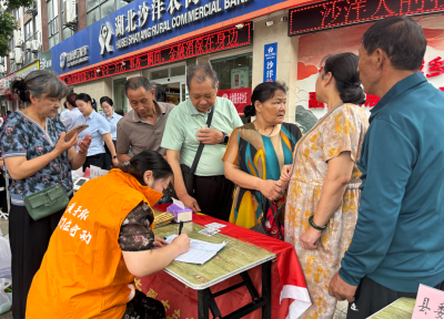 公益集市进社区 志愿服务暖民心