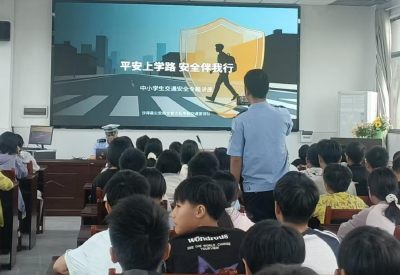 沙洋县拾回桥中学开展交通安全专题教育讲座