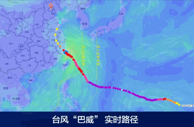 台风“巴威”最新路径预报：已由台风级减弱为强热带风暴级，13日在安徽东部转向东北，14日移入黄海并逐渐变性为温带气旋