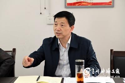 郑之彪调研整村推进和督办精准扶贫工作