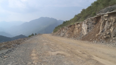 卢辉：芝茅路改造确保10月份前完成路基工程建设
