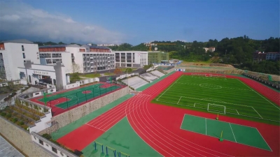 卢辉检查指导学校开学工作