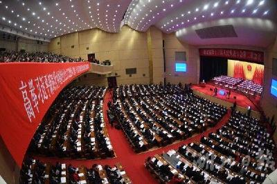 卢辉主持召开县委常委会会议