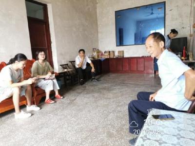 CCTV-4《长江行》栏目组来秭  拍摄秭归脐橙及脐橙美食文化