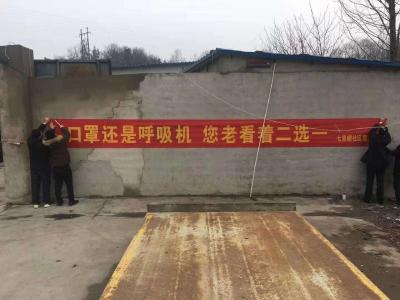 看看这几条标语横幅，你就明白为什么要依靠人民群众了