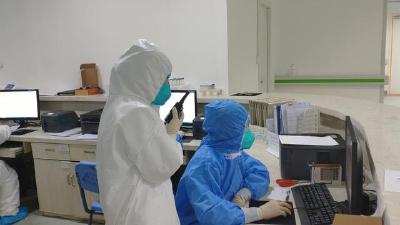 “短兵相接”ICU｜湖北之声记者直击武汉肺科医院ICU疫情防控战场