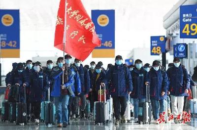一天，5000余名医护人员抵达武汉！