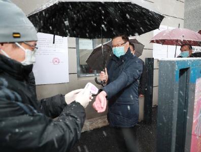 守好小区的门，守好自己健康的门！ 应勇昨天对武汉疫情防控划了这个重点