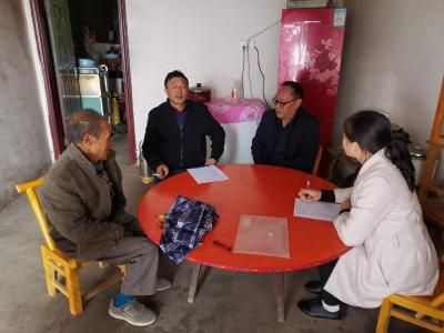 县人才中心到联系村石垭开展扶贫日活动