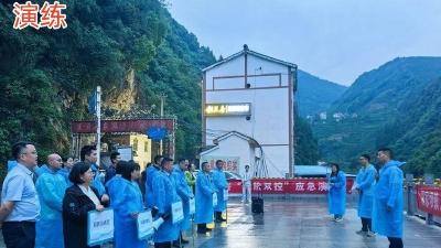 郭家坝镇：以“练”备战 筑牢防汛堤坝