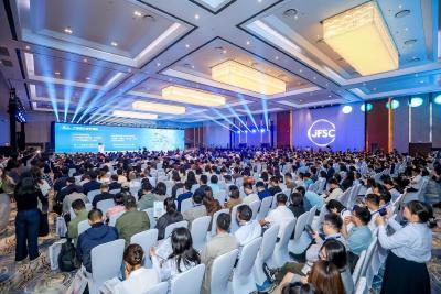 五场大会显强大气场：正在“长高”的武汉让世界看见