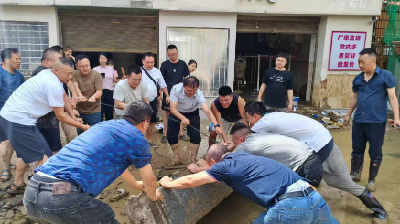 闻“汛”而动 筑牢咸丰暴雨通信“生命线”