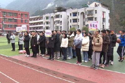 我县开展“烂漫春光·青聚茶乡”联谊活动