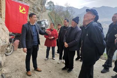 五峰镇怀抱窝村：屙米岩边话清廉 沉浸式党课更走心