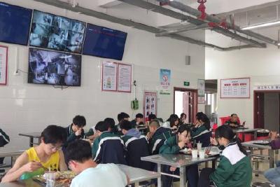 “明厨亮灶”全覆盖 守护校园食品安全