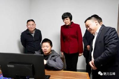 李伦华：优服务 出实招 解难题 全力推动企业做大做强