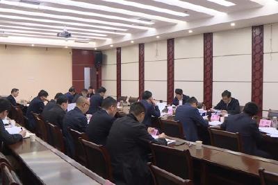 邓红静主持召开县人民政府第四次县长例会