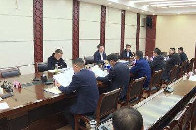 邓红静主持召开县人民政府第12次常务会议