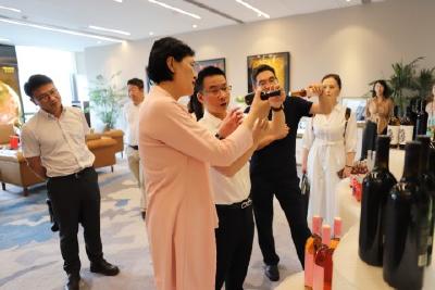 李伦华带队赴上海开展招商考察