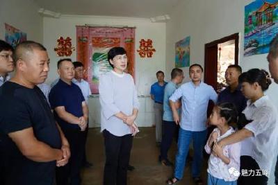 李伦华到仁和坪镇调研灾后恢复重建工作