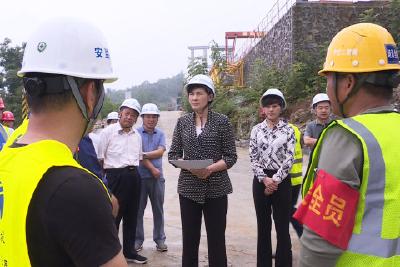 压实责任落细措施 坚决筑牢安全生产防线  县领导率队检查安全生产工作