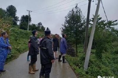 【仁和坪镇防汛救灾“保卫战”】342名“一警三专N员”和志愿者投身防汛救灾