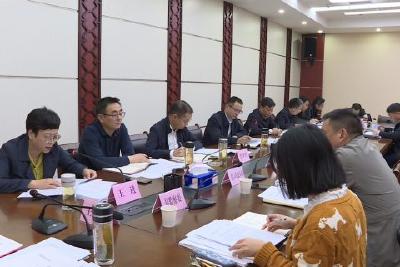 覃业成主持召开县人民政府第20次常务会议