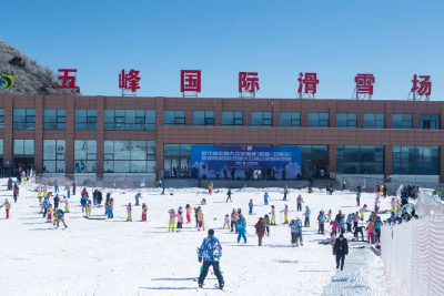 五峰国际滑雪场开滑 本地人持身份证可享39.9元滑雪