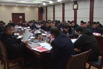 覃业成主持召开县人民政府第25次常务会议