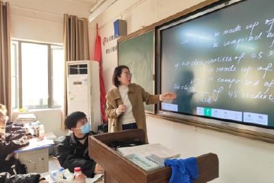 城乡教师交流轮岗 宜昌市8名“园丁”来五峰“栽花育苗”