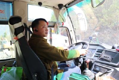 暖心“带货郎”邓兰舟获评第九届湖北省道德模范