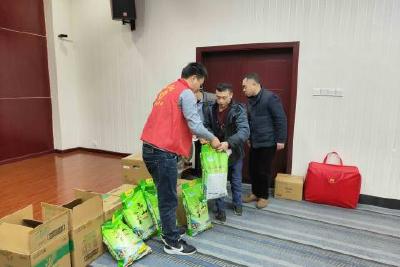 市残联第十七届“圆残疾人新年梦想”活动走进五峰  130余户残疾人家庭喜领“圆梦大礼包”