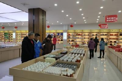 五峰乡村振兴农产品馆开业 32大类约800个品种任你挑选