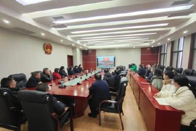 县人大常委会机关集中收看十四届全国人大二次会议开幕会