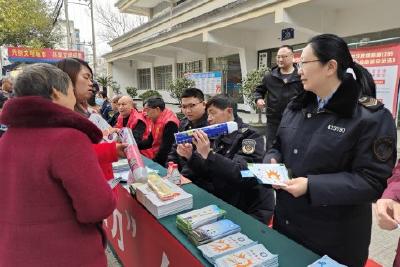 我县开展“3·15”普法宣传 维护消费者权益