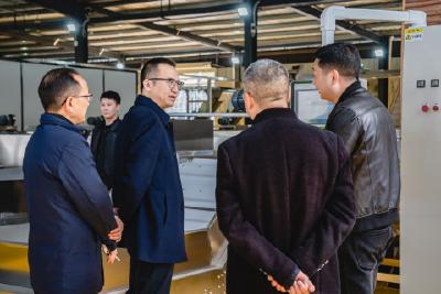 覃业成到渔洋关镇调研春茶开园筹备工作