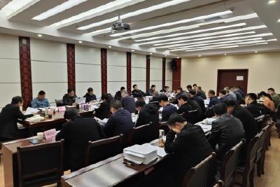 覃业成主持召开县人民政府第30次常务会议