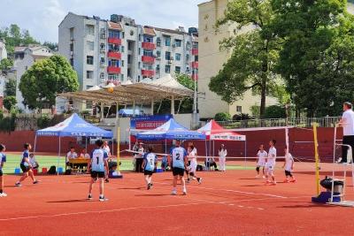 仁和坪中学代表队获全县初中生排球竞赛冠军