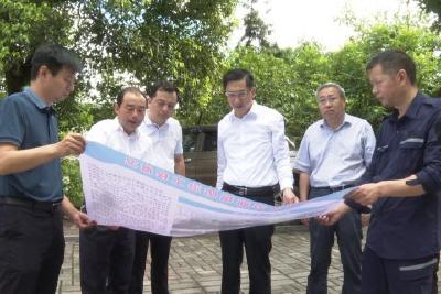 占学识带队来我县开展防汛和地质灾害检查工作