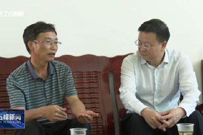 靳鹏来我县走访慰问市管专家王业红