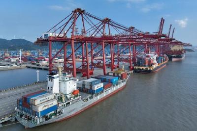 思想之光照亮奋进之路——以习近平同志为核心的党中央引领中国经济社会高质量发展迈向新境界