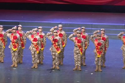 我县12名新兵奔赴军营