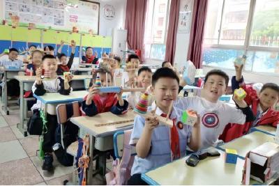 学位扩容 质量跃升 智慧化全面突破  五峰教育实现跨越式发展