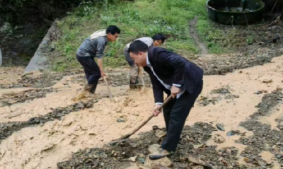 预警跑在灾害前 转移抢在暴雨前  五峰镇基层党组织闻“汛”而动守护群众安全