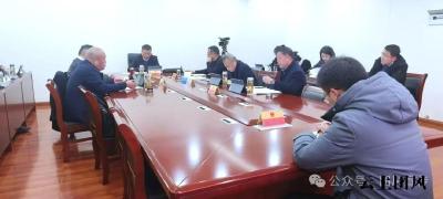 县六届人大常委会召开第33次主任会议
