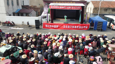 团风县财政局驻村工作队助力“送戏下乡”活动