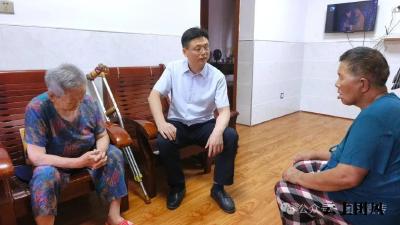 刘君峰带队开展“送清凉”慰问活动